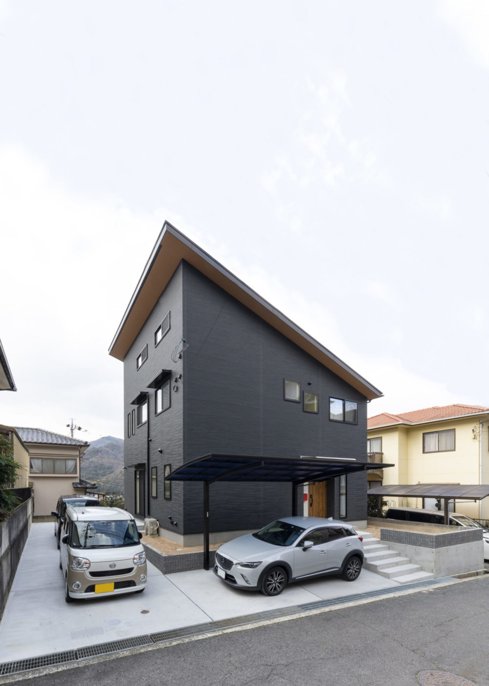 石内の家