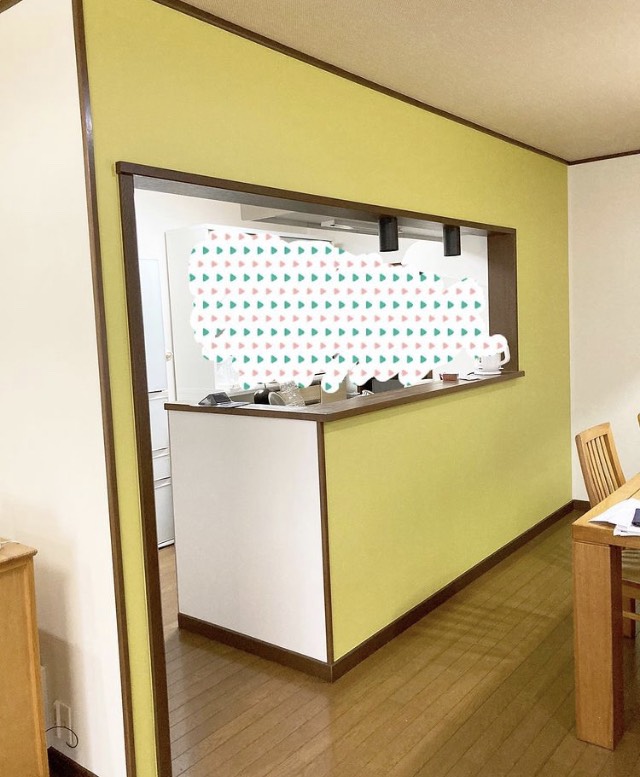 アクセントクロスを効果的に使うことで廻縁や巾木などの造作材も意匠として生きてきます。