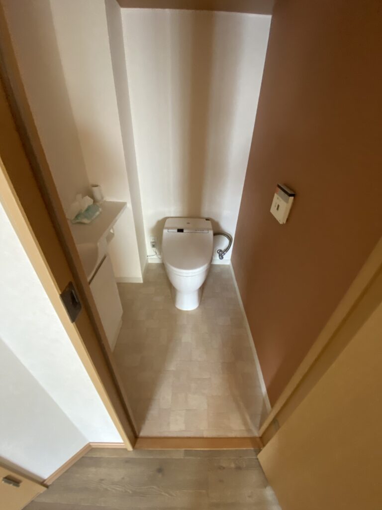 before　トイレは当初リフォーム予定はありませんでした。