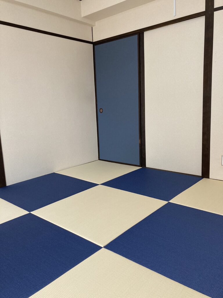 after　当初はフローリング貼りの予定でしたが、畳を入れ替え、内装も和モダンに仕上げることで予算を抑えつつ大正ロマン風な和室に仕上がりました。